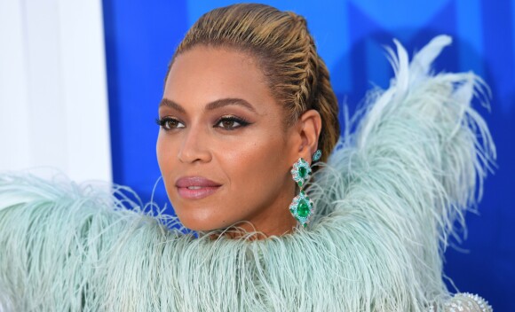 SPESIELT KRAV: Popstjernen Beyoncé Knowles skal ha et krav om at toalettpapiret skal være rødt fremfor hvitt. Foto: NTB Scanpix SPESIELT KRAV: Popstjernen Beyoncé Knowles skal ha et krav om at toalettpapiret skal være rødt fremfor hvitt. Foto: NTB Scanpix